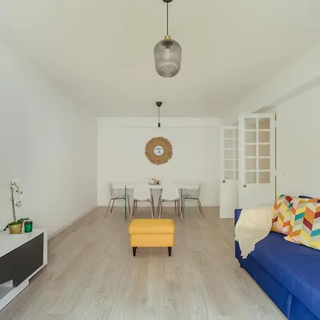 Elegant 3 Bedroom - Centre - Garage - Metro