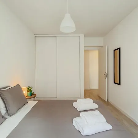 Elegant 3 Bedroom - Centre - Garage - Metro *