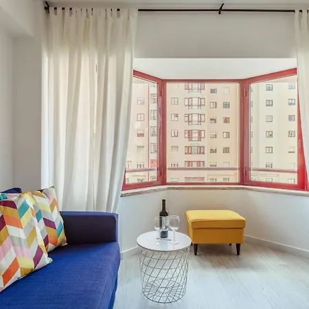 Elegant 3 Bedroom - Centre - Garage - Metro *