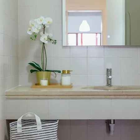 Elegant 3 Bedroom - Centre - Garage - Metro *