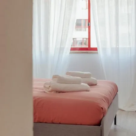 Elegant 3 Bedroom - Centre - Garage - Metro Appartamento *