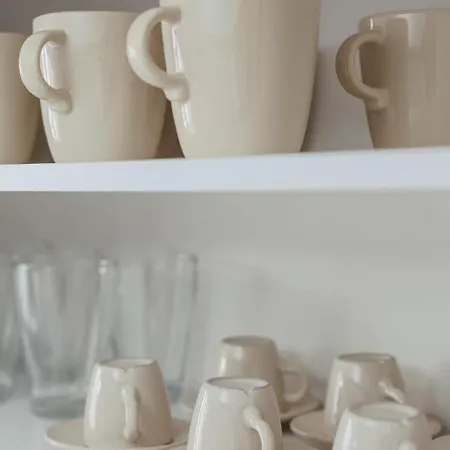 Elegant 3 Bedroom - Centre - Garage - Metro *