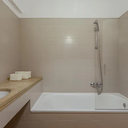 Elegant 3 Bedroom - Centre - Garage - Metro Appartamento Lisbona