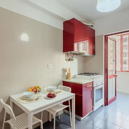Elegant 3 Bedroom - Centre - Garage - Metro Lissabon