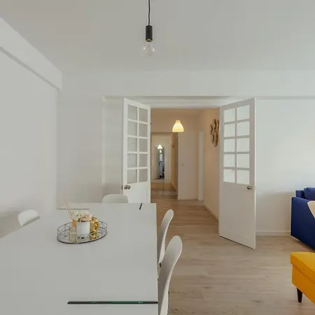 Elegant 3 Bedroom - Centre - Garage - Metro Διαμέρισμα *