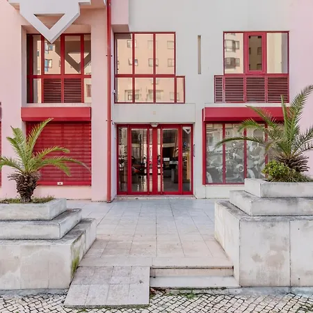 Elegant 3 Bedroom - Centre - Garage - Metro Apartment Lissabon
