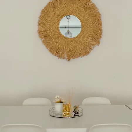 Elegant 3 Bedroom - Centre - Garage - Metro Apartman *