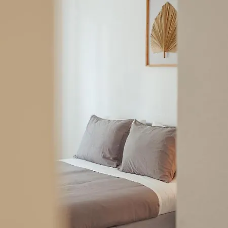 Elegant 3 Bedroom - Centre - Garage - Metro